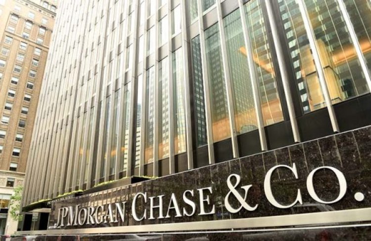 Судом наложен арест на денежные средства на всех банковских счетах JP Morgan в России