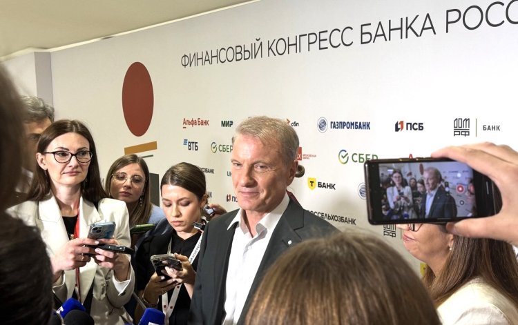 Герман Греф говорит о важности "не передержать" высокую ставку